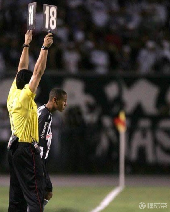 包含赛前巴塞罗那调整名单以备法甲，豪取连胜环节打磨，管理层满意，更衣室氛围转暖的词条