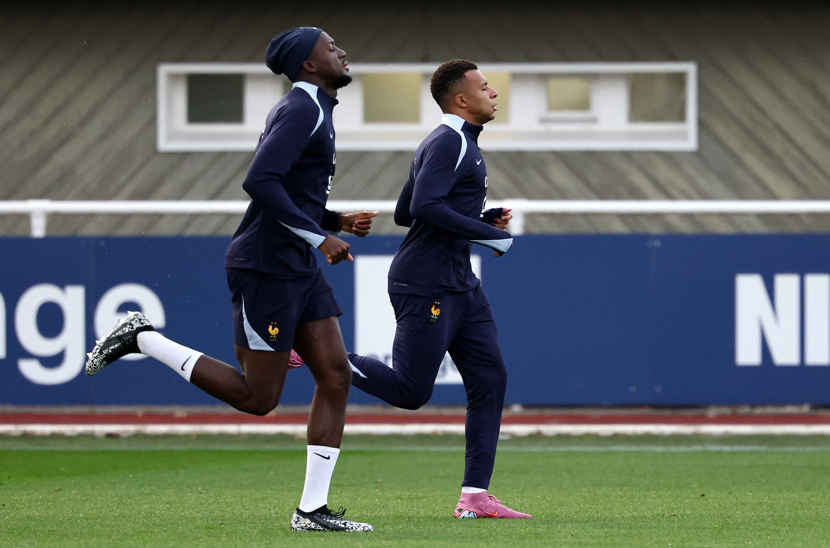 赛前广东宏远备战法国杯；临场应变细节曝光；赛场秩序良好；球探报告显示潜力的简单介绍